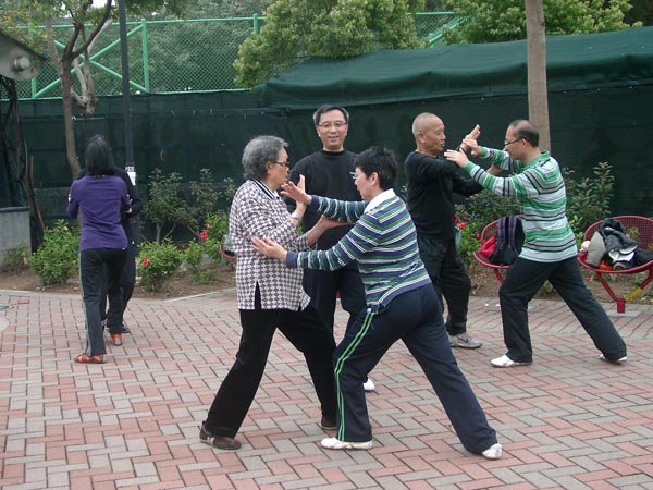 鲁庆荣教拳