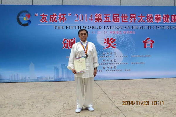 刘彦彬