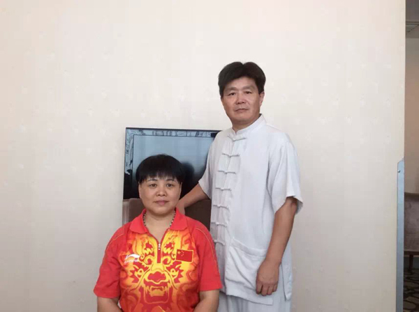 与师父合影