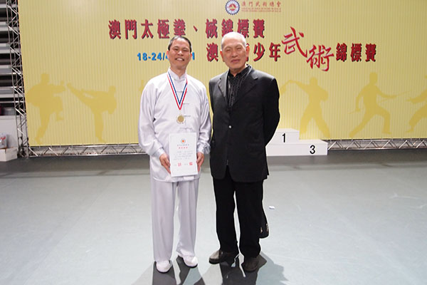 与师父合影