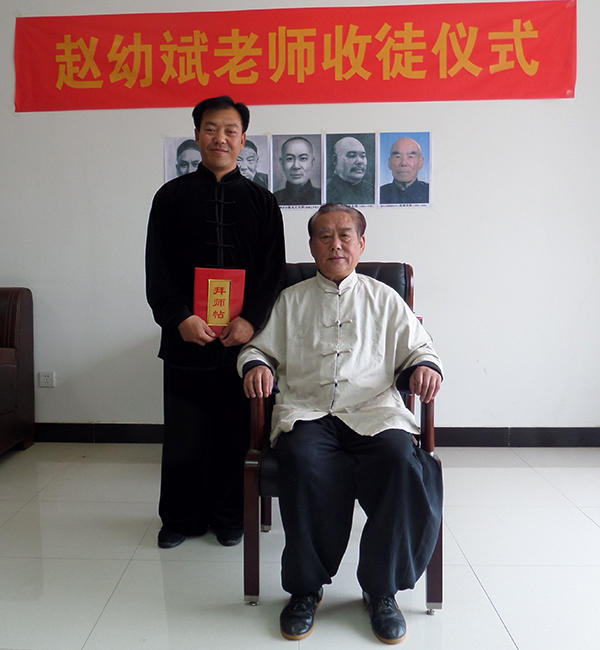 与师父合影