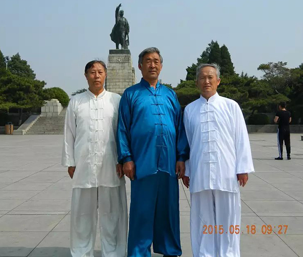 与师父合影