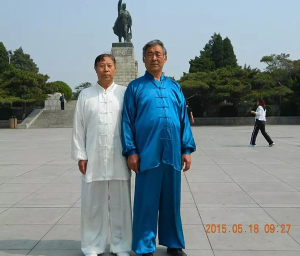 与师父合影