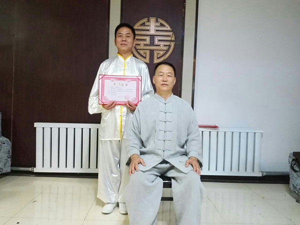与师父合影