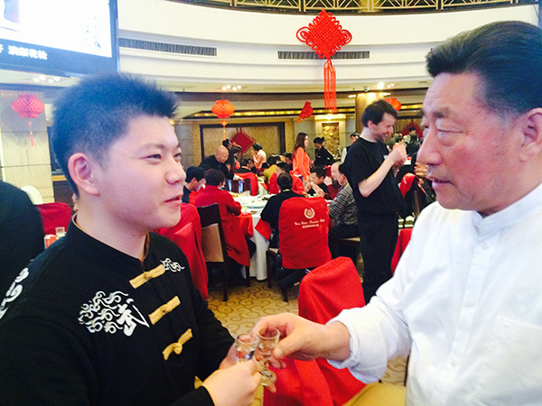 与师父把酒言欢