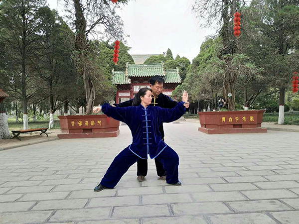 张凯冰拳照