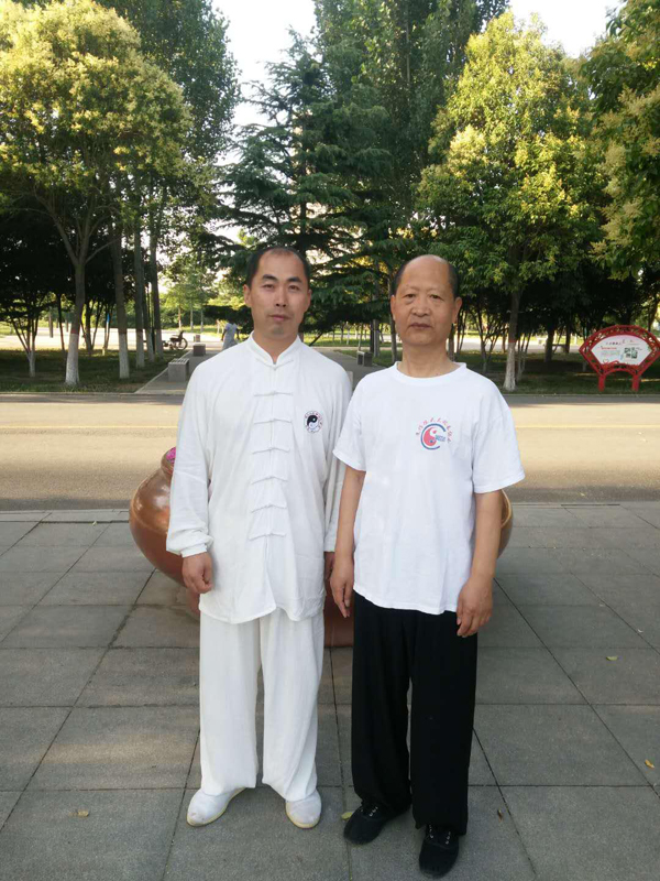 与师父合影