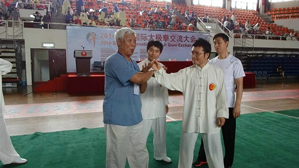 何雄